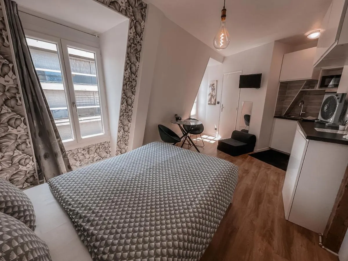 Alma - Amazing Eiffel Tower View Apartment Paris 0*,  France
